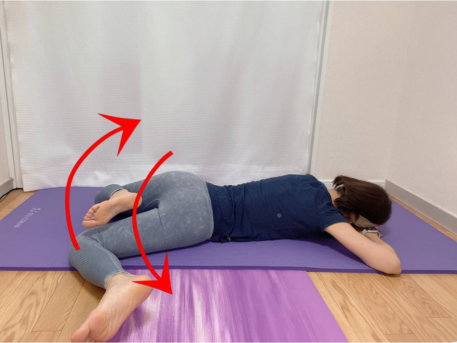 仰臥位 Cat-Cow (背中の脊椎屈曲/伸展)