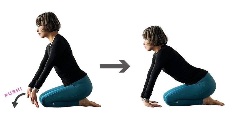 床を使った手首の内側ストレッチ