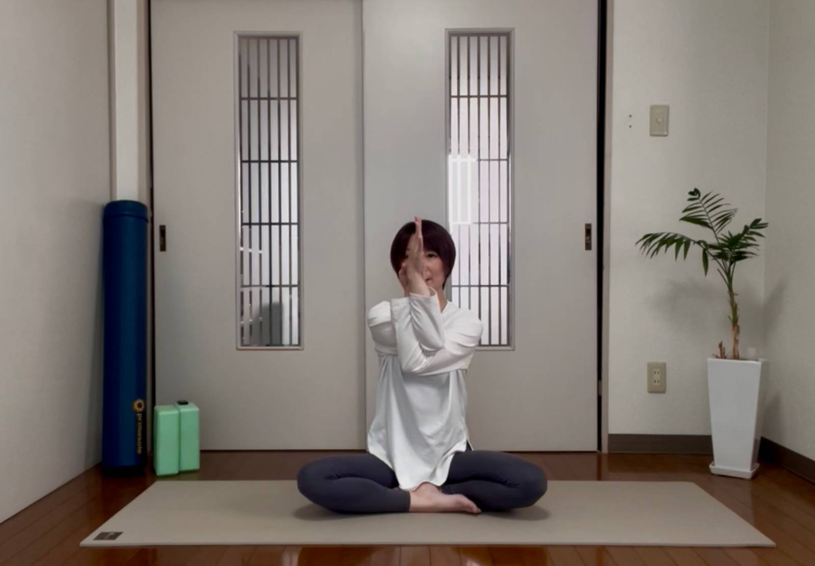 牛の顔のポーズ