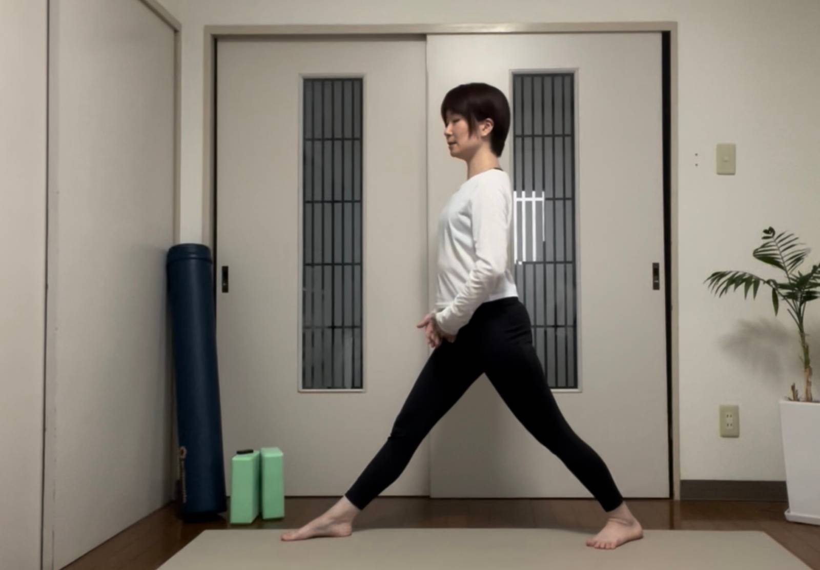 脇腹を強く伸ばすポーズ