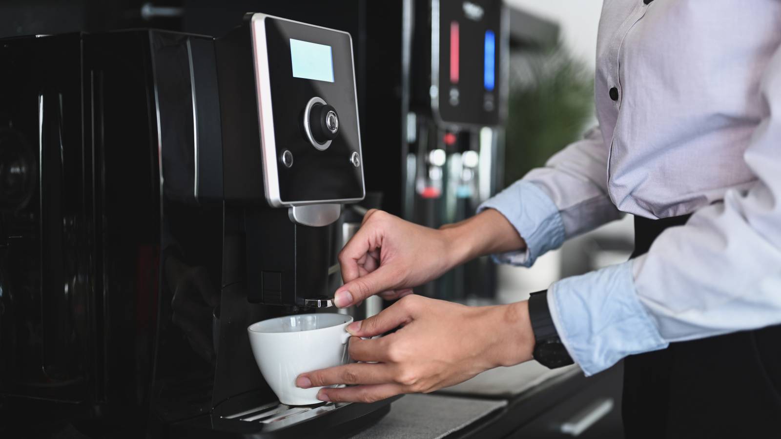 毎日飲む職場のコーヒーが心疾患リスクに?金属フィルターの盲点を最新研究で検証