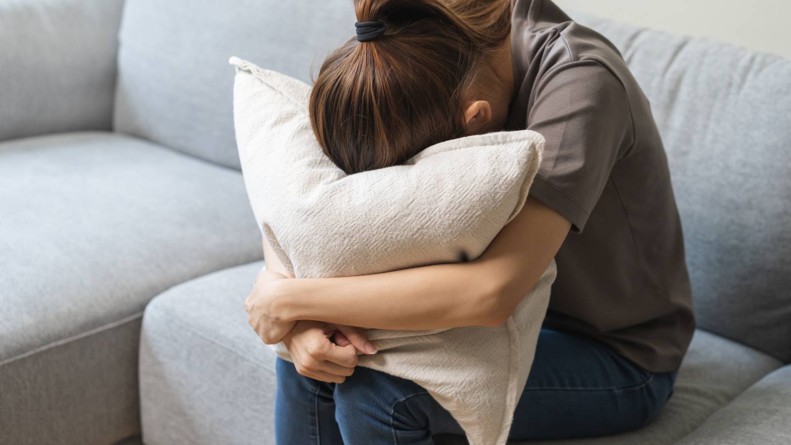 回避依存性とは？ 人間関係に苦しさを感じ“逃げたいけれど、誰かに依存してしまう”心理