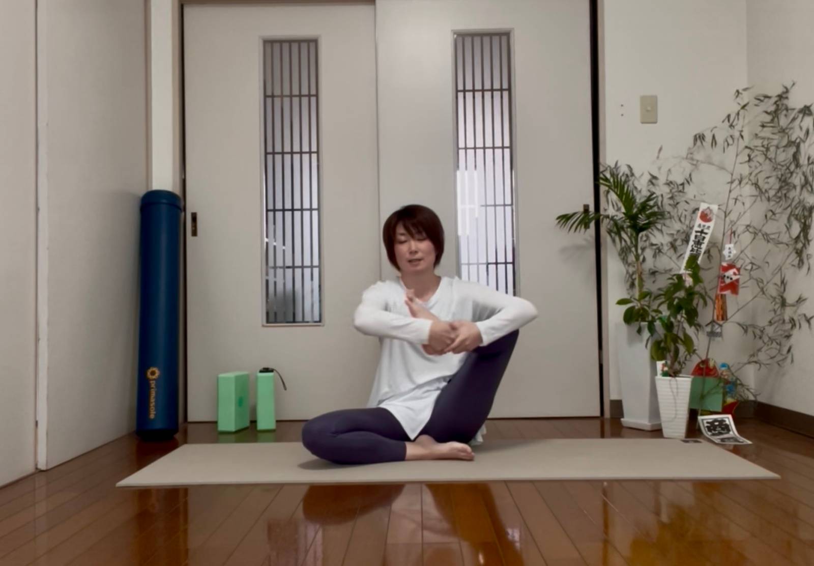 お尻ゆらしエクササイズ