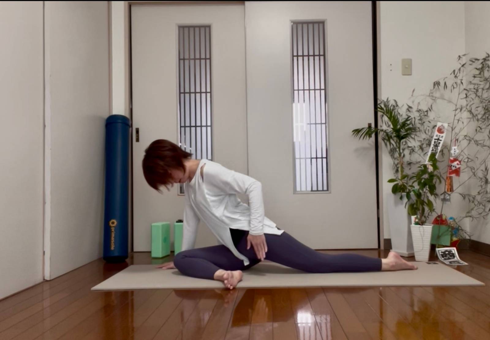 眠る鳩のポーズ