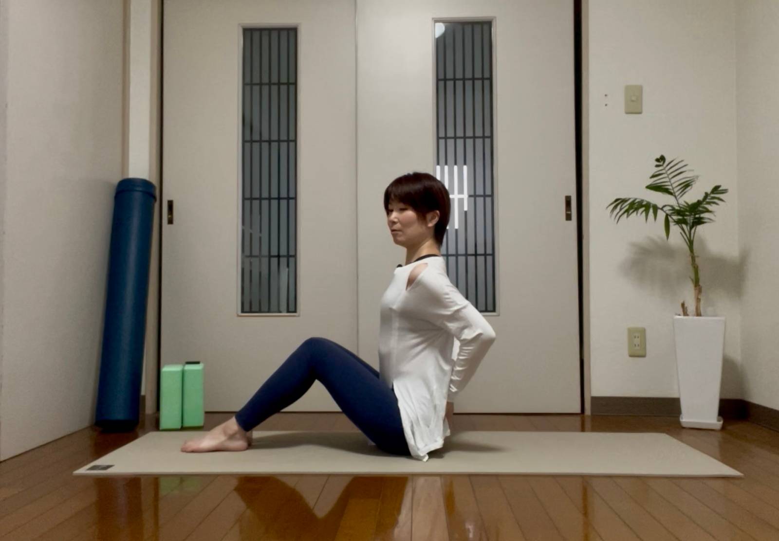 骨盤ゆらしストレッチ