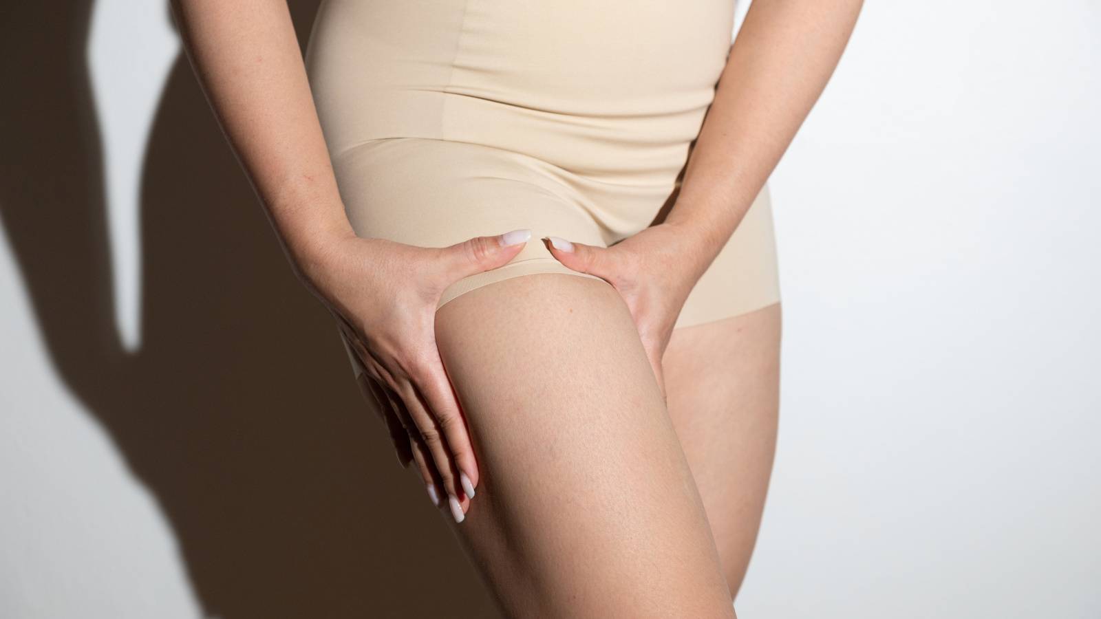 頑固な腰痛は「太ももの張り・こり」が原因！？反り腰・腰痛を改善「超簡単！太ももほぐし」