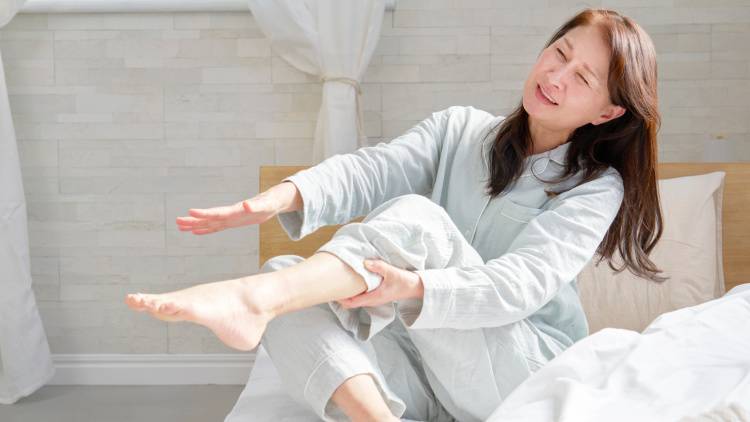 【放置しないで…更年期以降のこむら返り】下肢静脈瘤の初期症状かも？！専門医が答えます！