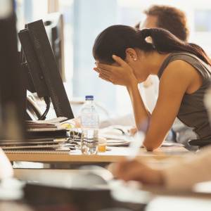 頼みを断れずに消耗しすぎてしまう人へ|心身に大きな負担をもたらす自己犠牲的傾向から抜け出すには