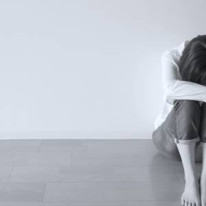 過去の嫌な記憶を急に思い出す「フラッシュバック」とは？臨床心理士が解説