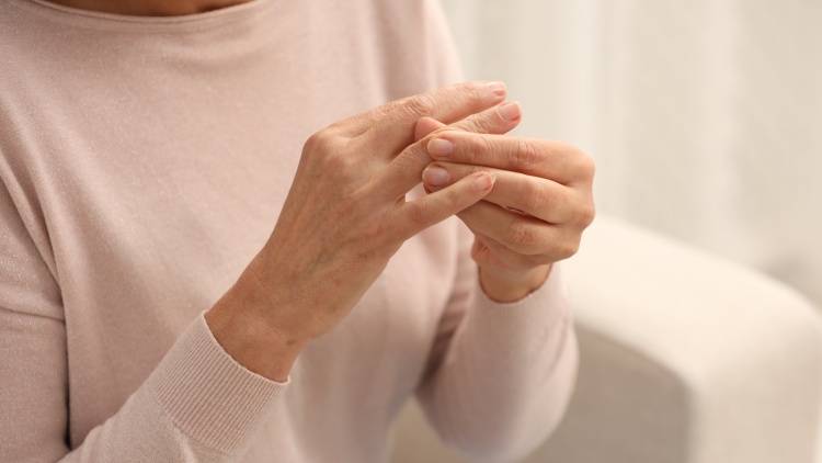 NHKドラマでも話題！30代～60代女性に圧倒的に多い「膠原病」こんな症状は要注意！専門医に聞く