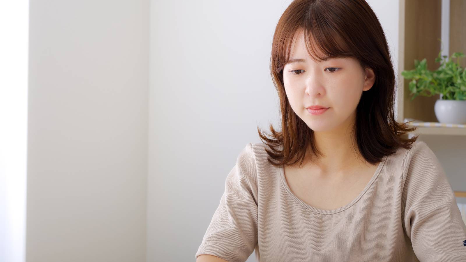 「嫌われたくない…」人間関係を「つい回避してしまう」回避的傾向との向き合い方は｜心理師が解説