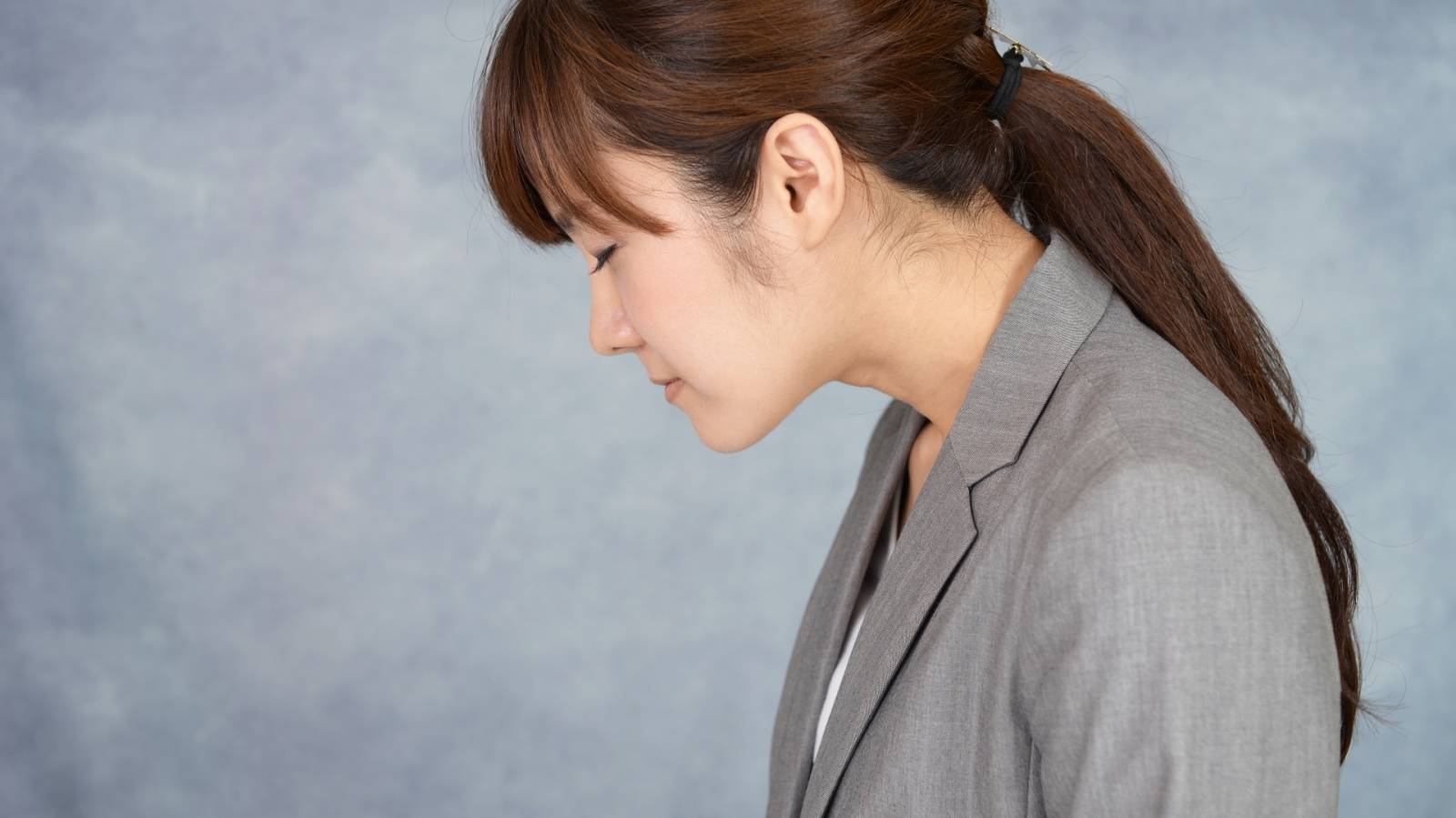 【超気持ちいい〜】クッションを使った大胸筋ストレッチ