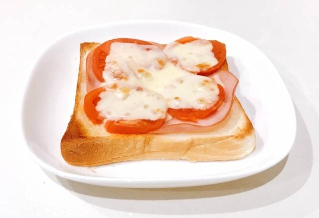 トマトトースト
