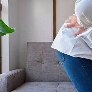 その腰のつらさは「腰の奥の筋肉」のせい?横になるだけのゆるめるケアで腰がふわっとラクになる