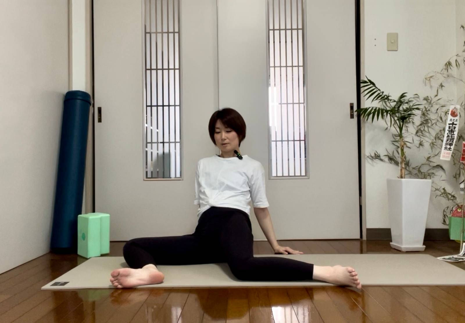 股関節ストレッチ