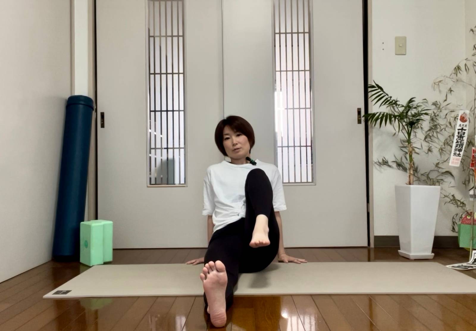 股関節ストレッチ