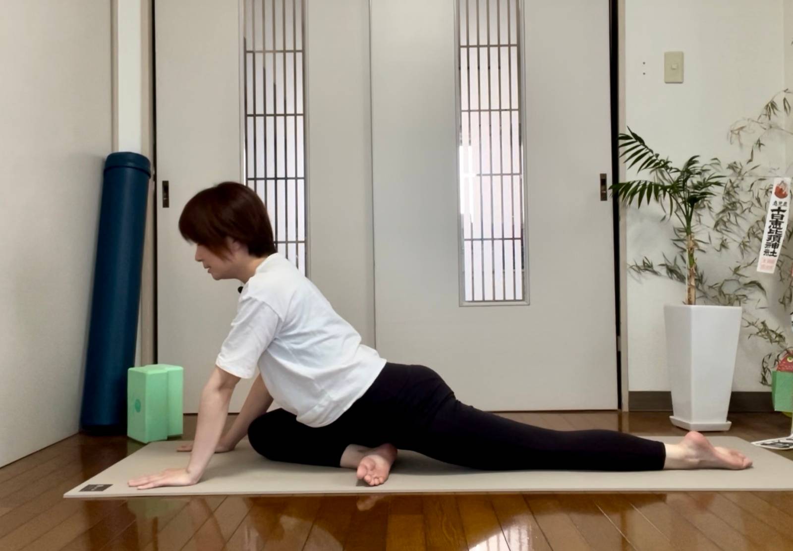 股関節ストレッチ
