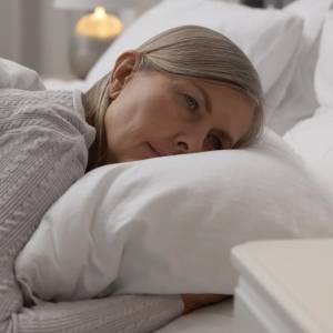 ＜更年期の寝つきの悪さに＞よりリラックスできて安眠効果もアップ、チャイルドポーズアレンジ