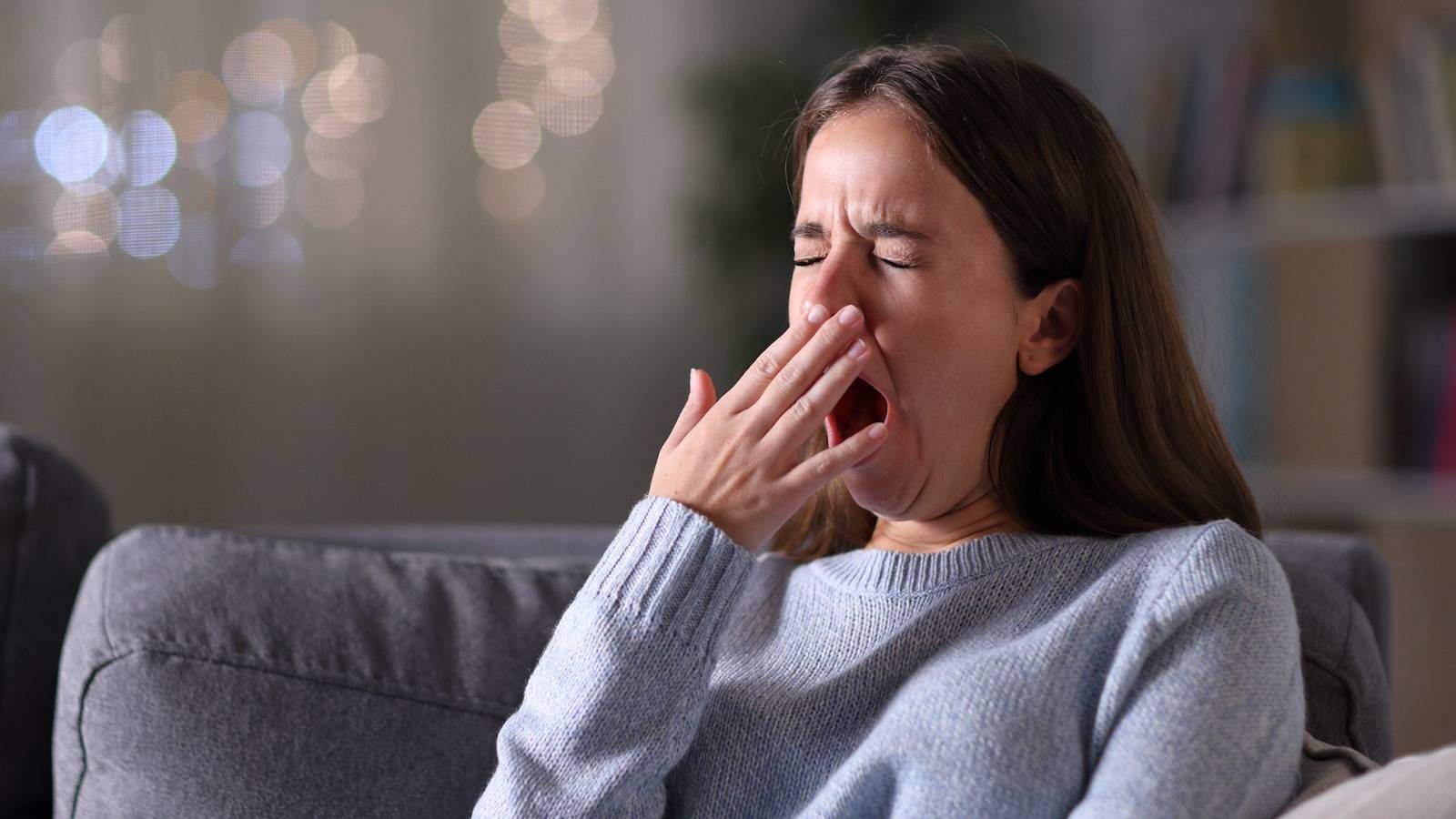 疲れを感じたら…〈1日の終わりにぜひやりたい〉全身のエネルギーバランスを整えるツボとケア方法