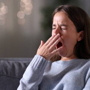 疲れを感じたら…〈1日の終わりにぜひやりたい〉全身のエネルギーバランスを整えるツボとケア方法