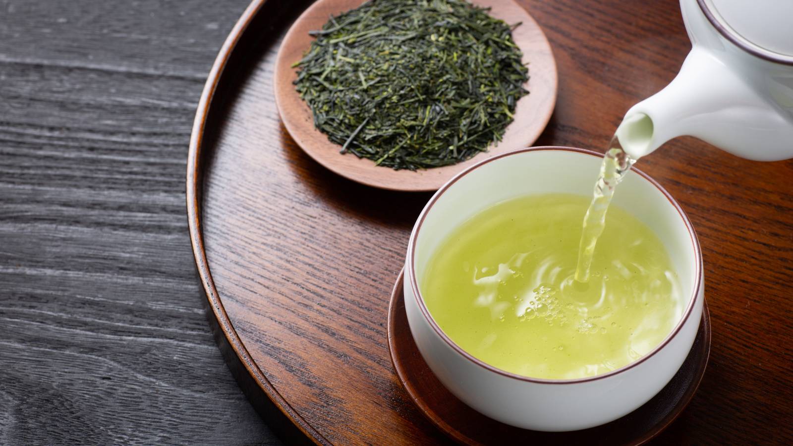 「気づかず飲んでたわ…」緑茶を飲まない方がいい人の特徴｜管理栄養士が解説