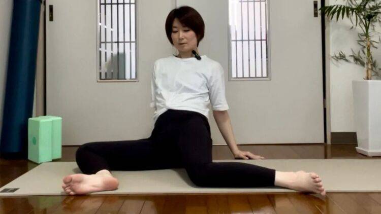体が超硬い人向け！6つの動きをスムーズにして【ガチガチ股関節】の可動域を広げるストレッチ