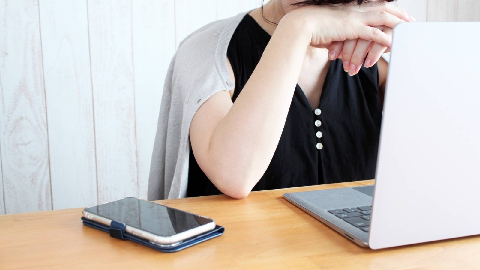 日中にぼーっとする人は「脳の血流・酸素不足」？ぼんやり脳がシャキッと目覚めるセルフケア