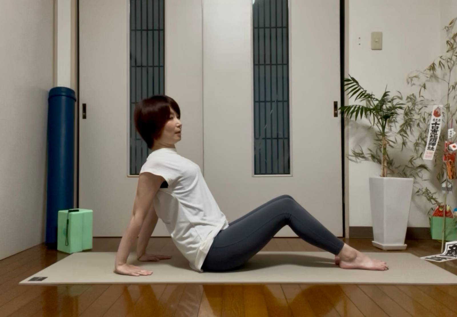 三角筋ストレッチ