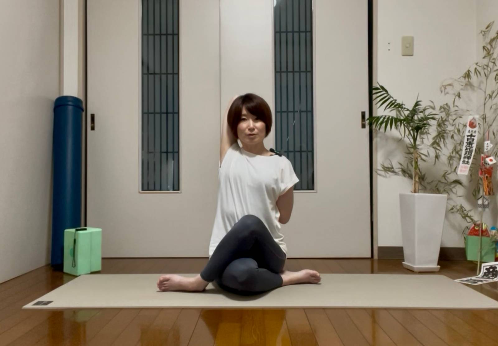 牛の顔のポーズ