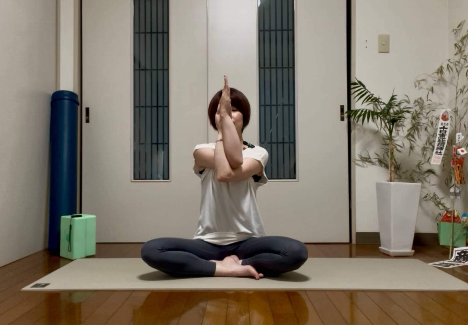 三角筋ストレッチ