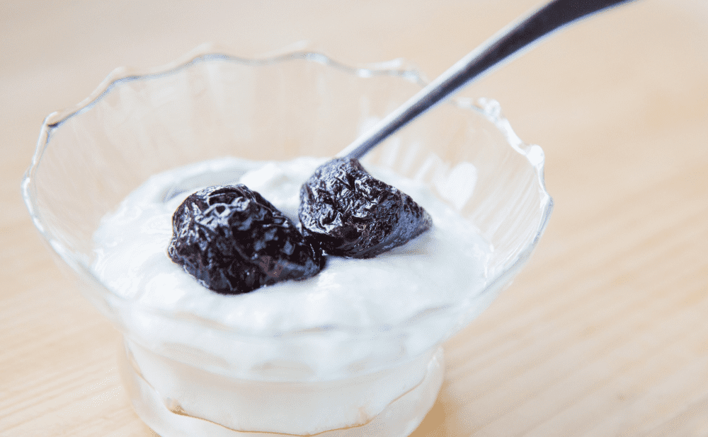 ヨーグルトとドライプルーン