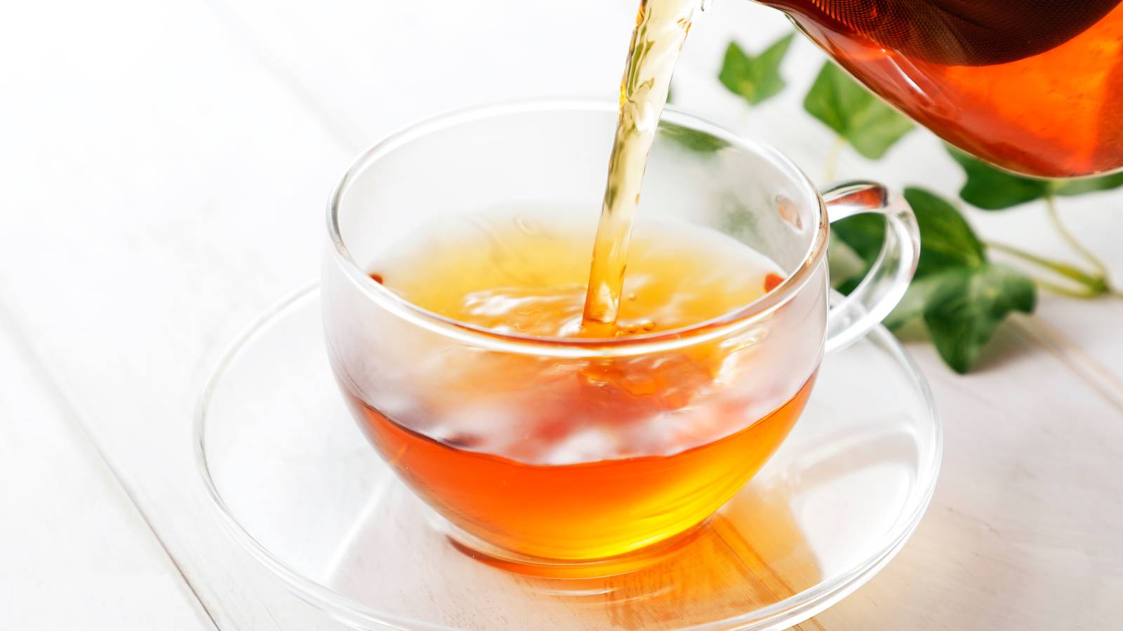 8万人の追跡調査で判明！朝の紅茶と少しの果物で老けない心身に「フラボノイド」がもたらす抗酸化効果