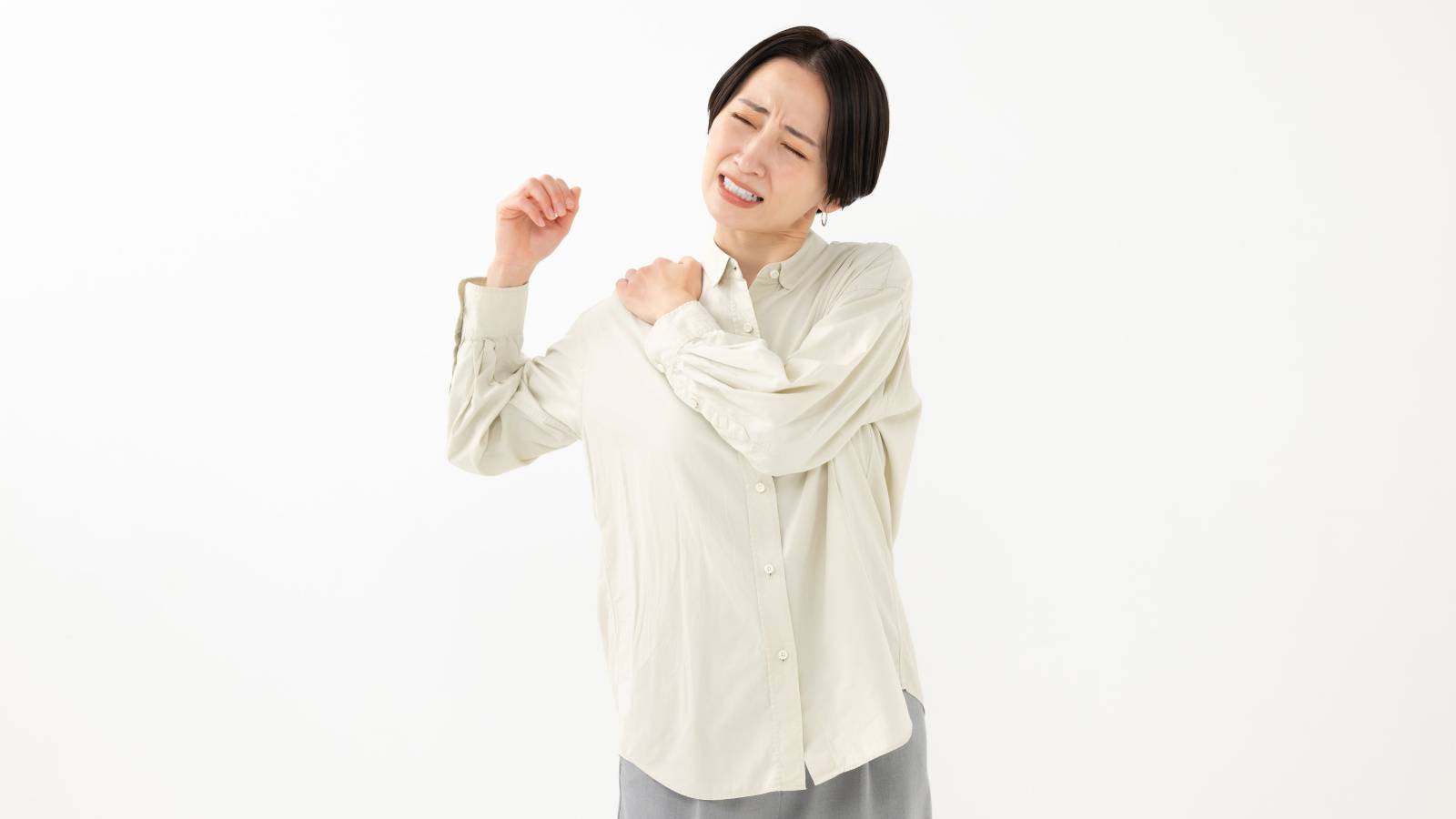 「最近、腕が上がらない…」と感じたら。三角筋をほぐして肩の可動域を上げる「三方向ストレッチ」