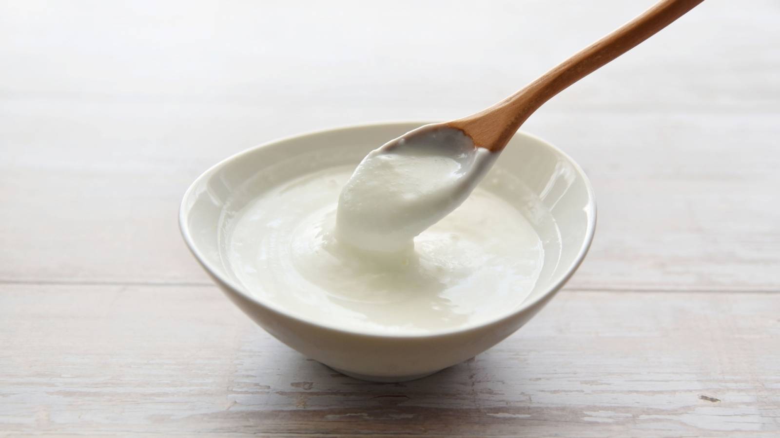 【痩せる朝ごはん】ヨーグルトにちょい足しするだけ!代謝がアップする食材は?