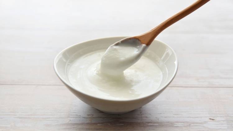 【痩せる朝ごはん】ヨーグルトにちょい足しするだけ！代謝がアップする食材は？