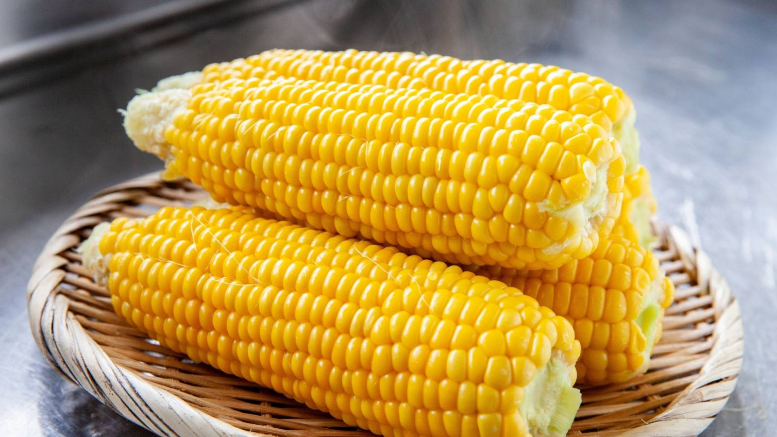  「ふっくら柔らか」「プチっと弾ける」食感別【とうもろこし】の美味しい茹で方｜管理栄養士が解説 