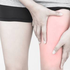 【体が硬い人でも簡単にできるストレッチ】ガチガチに固まった「太もも」をほぐす仰向けほぐし