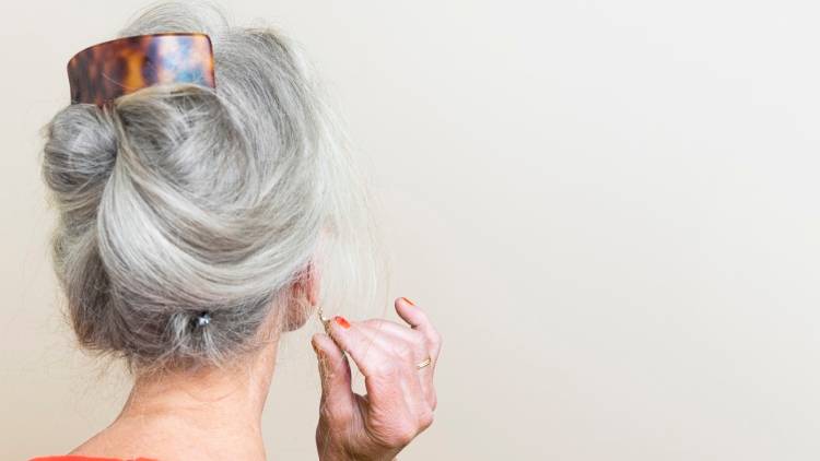 グレイヘアから見えた、老いていく自分の奥深くに眠っていた陰と陽|連載 #60代のリアル