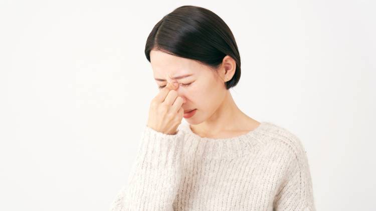 「更年期になってから目がかすむ、乾きやすい…」老眼やかすみ目からくる「目の疲れ」の対策ケア