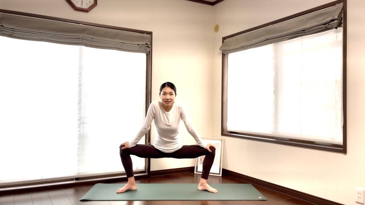 股関節ストレッチ