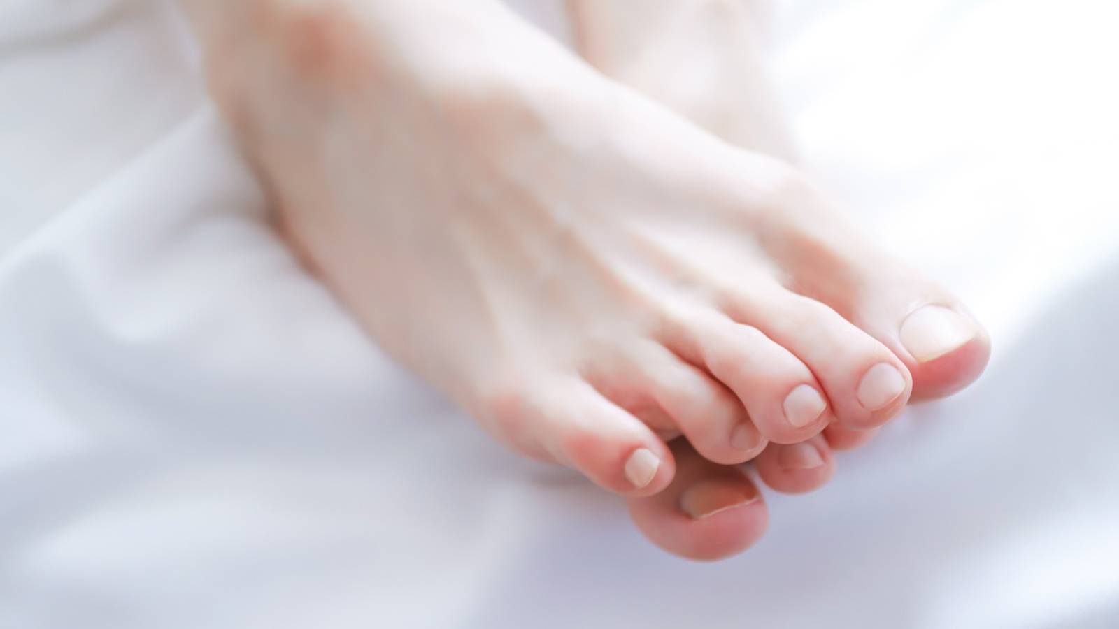 爪の一部が白くなる…もしかして〈深刻な病気〉のサインかも？医師が解説