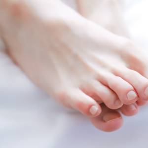 爪の一部が白くなる…もしかして〈深刻な病気〉のサインかも?医師が解説