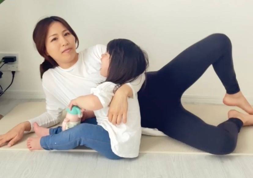 脚をぱかっと開くイメージ