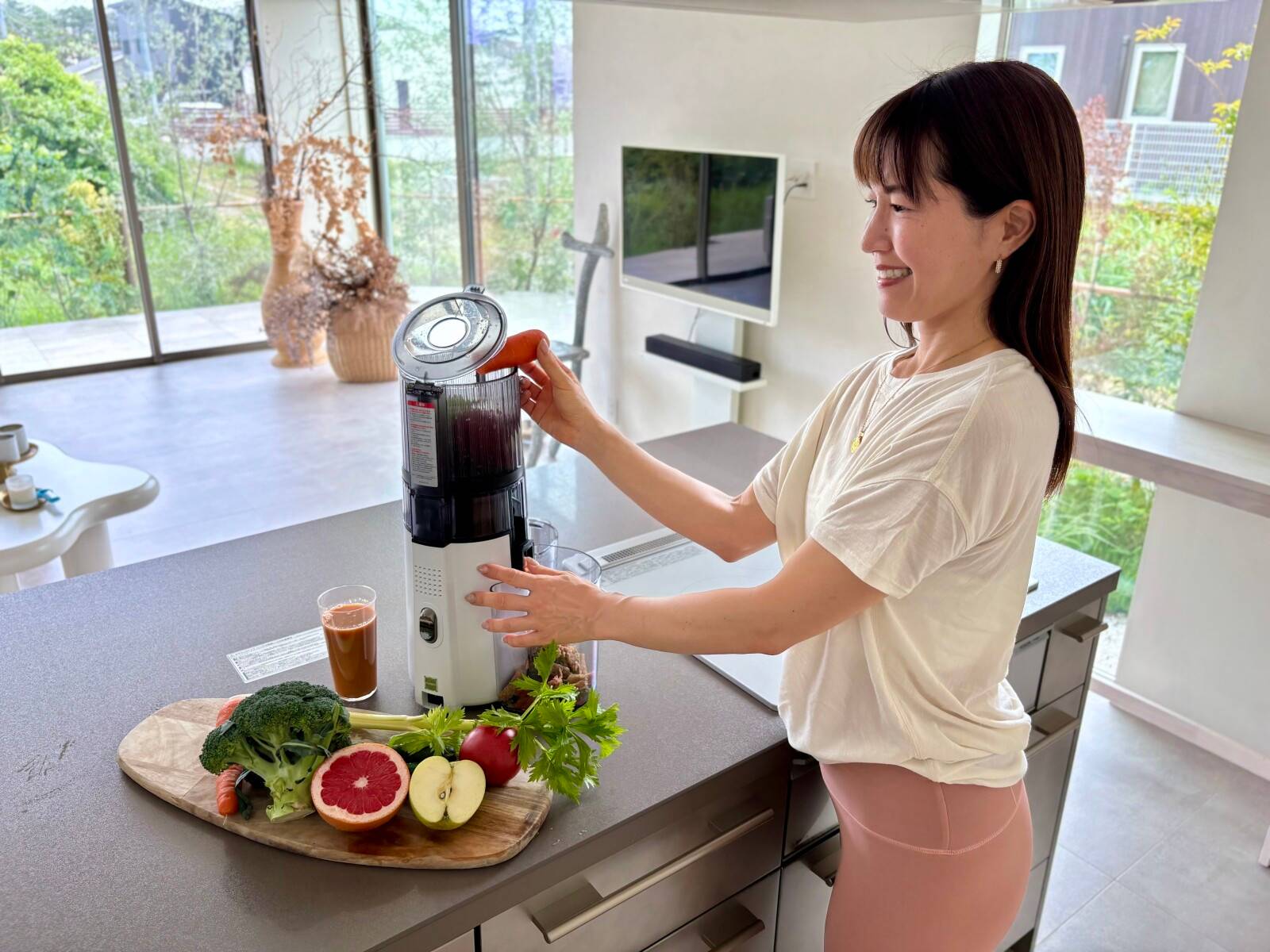  コールドプレスジューサー「ヒューロム」と始めるヘルスコンシャスな毎日