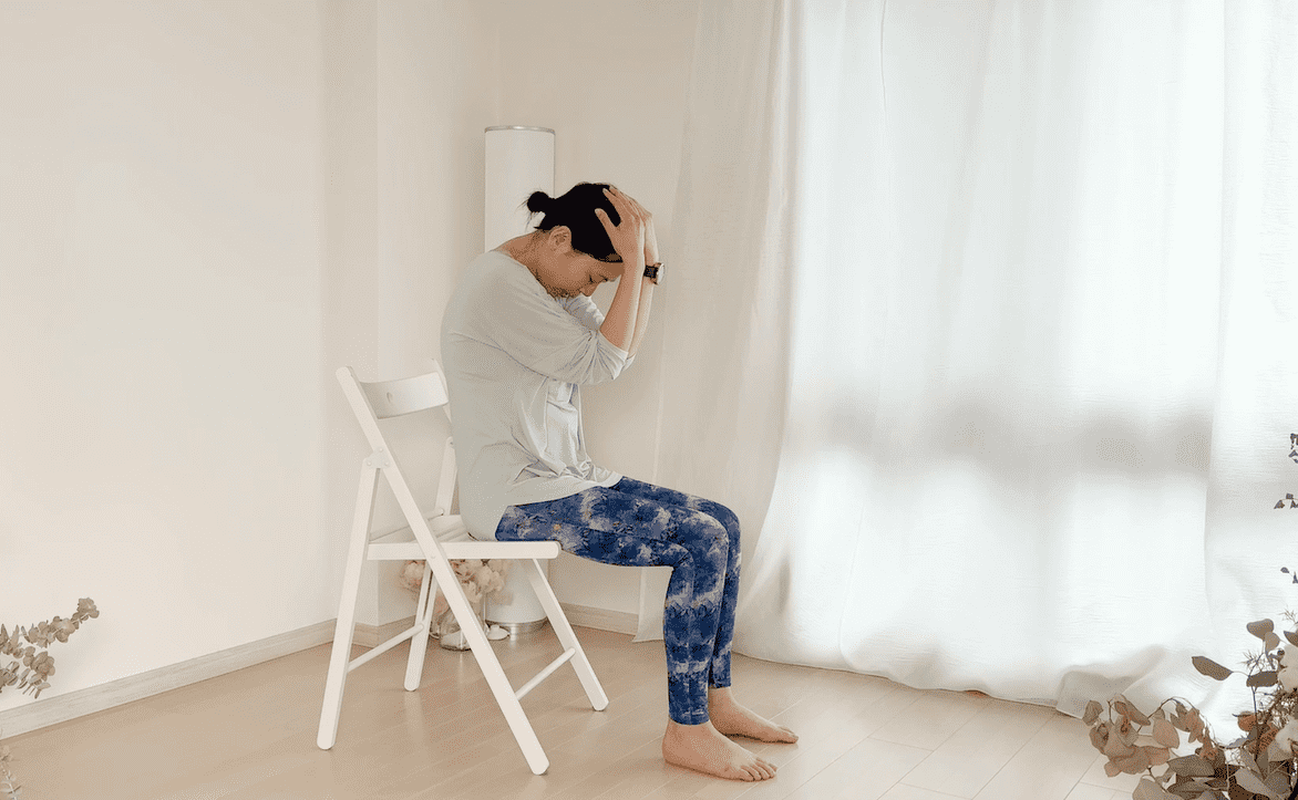 背中ほぐし椅子ヨガ