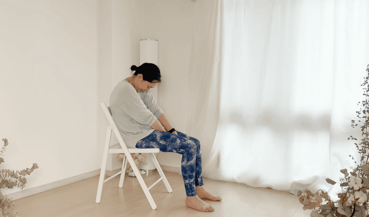 背中ほぐし椅子ヨガ