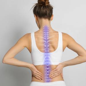 【梅雨になると体も気持ちも重くなる…という人に】倦怠感や疲労感をやわらげる「背骨ストレッチ」