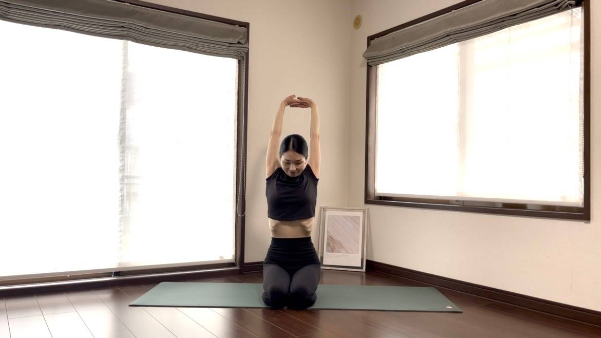 二の腕ストレッチ