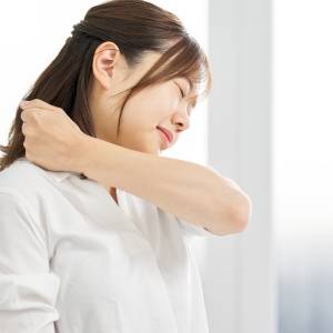なんとなく押してない？【肩こりのツボの探し方】押して揉んでたたいて…不快な肩こりを解消するには？