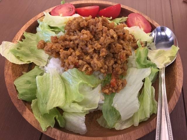 レタスと鶏そぼろ